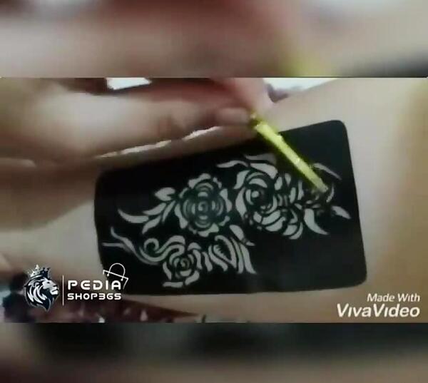عکس تاتو روی دست با حنا