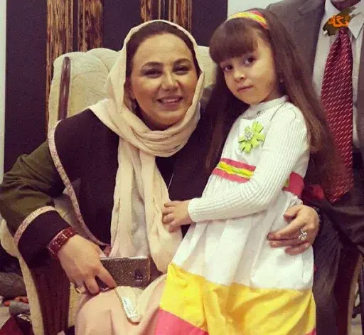 عکس مادر همراز اکبری