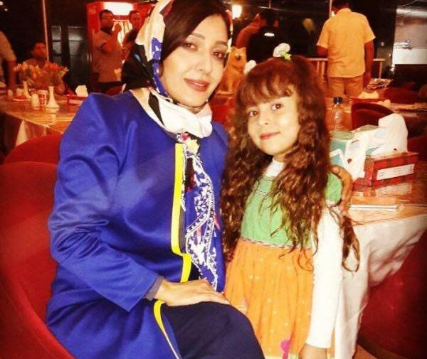 عکس مادر همراز اکبری