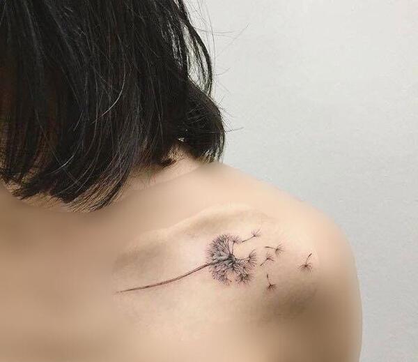عکس طرح تاتو مینیمال روی ترقوه