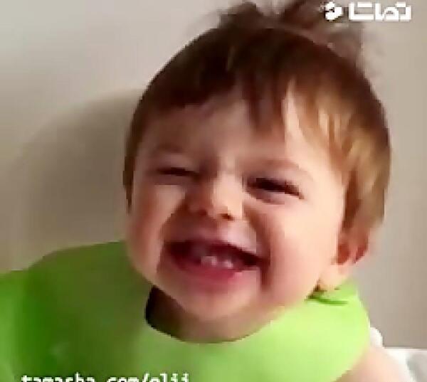 عکس دختر بچه در حال خنده