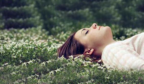 عکس پسر تنها در حال گریه
