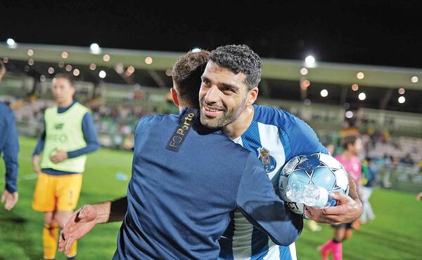 عکس مهدی طارمی در لباس پرسپولیس