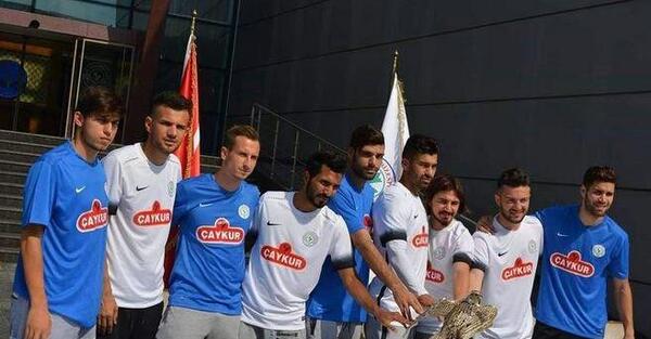 عکس مهدی طارمی در لباس پرسپولیس