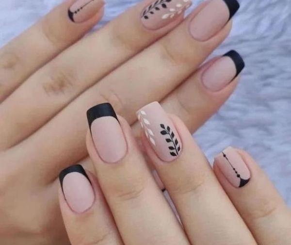 عکس مدل کاشت ناخن فرنچ مشکی