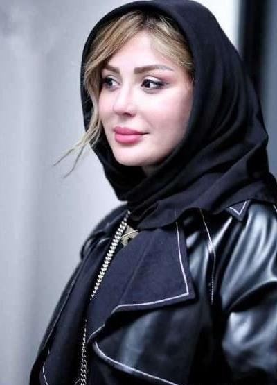 عکس مانتو مشکی نیوشا ضیغمی