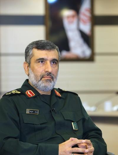 عکس سردار حاجی زاده با رهبر