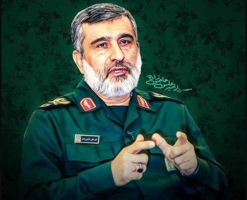 عکس سردار حاجی زاده با رهبر