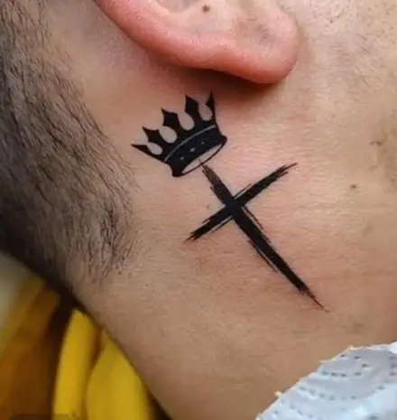 عکس طرح تاتو روی گردن مردانه