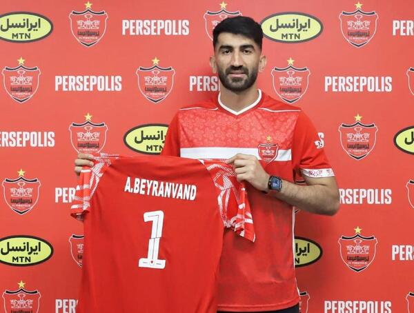 عکس رئیسی با لباس پرسپولیس