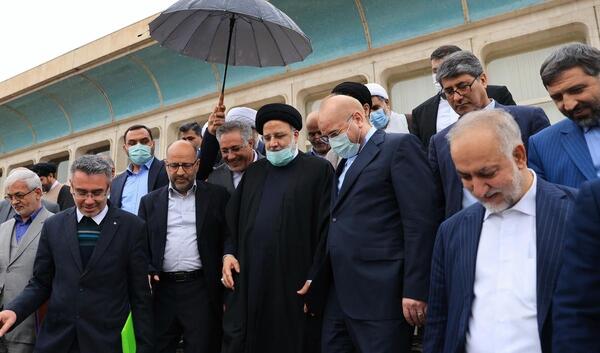 عکس رئیسی با لباس پرسپولیس