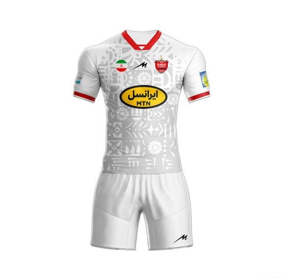 عکس رئیسی با لباس پرسپولیس