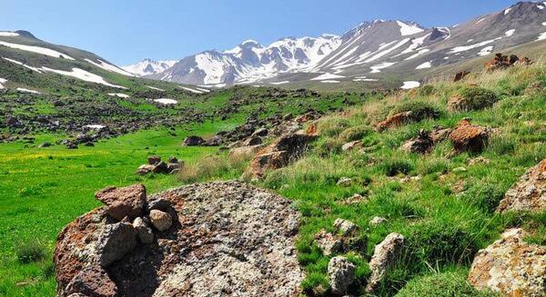 عکس تنهایی کوه