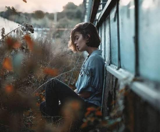 عکس زن غمگین بدون متن