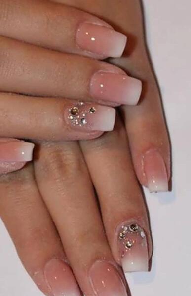 عکس مدل طراحی ناخن ساده و راحت