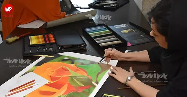 عکس نقاشی مدرن ساده با مداد رنگی