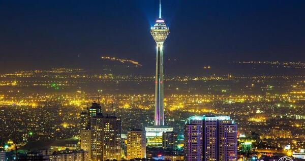 عکس برج میلاد تهران در شب