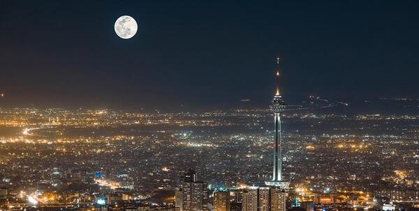 عکس برج میلاد تهران در شب