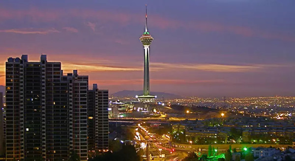 عکس برج میلاد تهران در شب