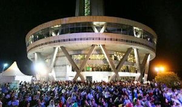 عکس برج میلاد تهران در شب