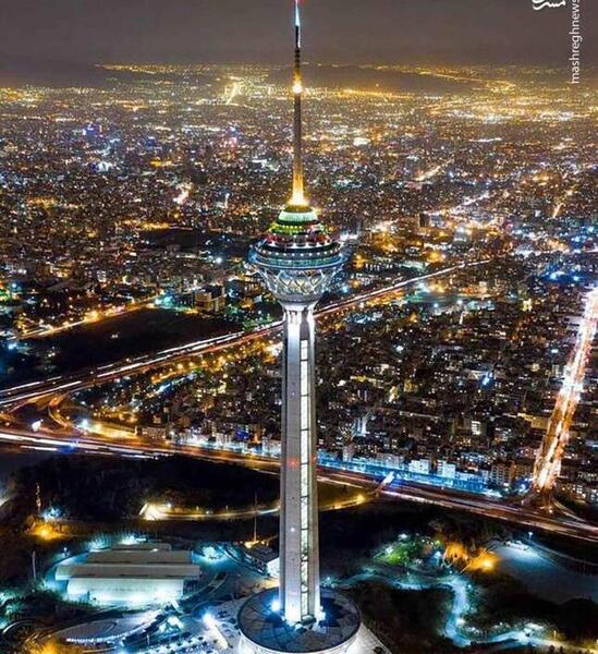 عکس برج میلاد تهران در شب