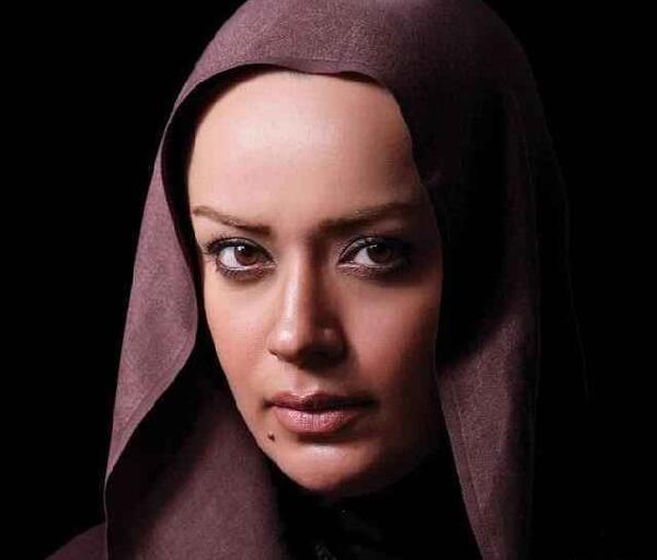 عکس الهام چرخنده در اوای باران