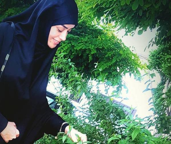 عکس الهام چرخنده در اوای باران