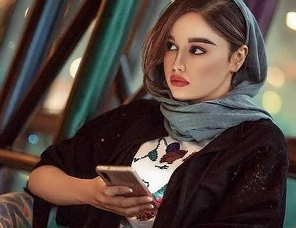 ژست عکس با گوشی