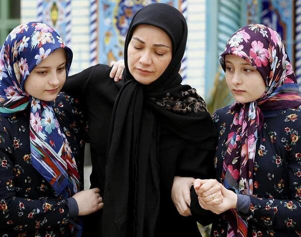 عکس سارا و نیکا بی حجابی