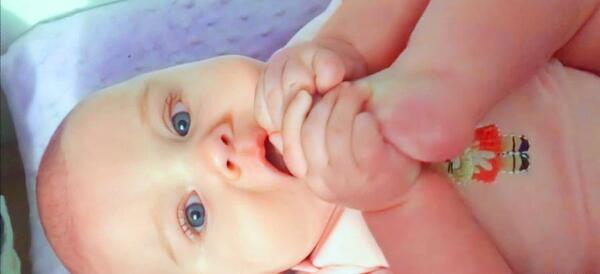 عکس بچه دختر چشم ابی