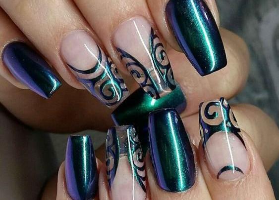 عکس طراحی ناخن مشکی طلایی