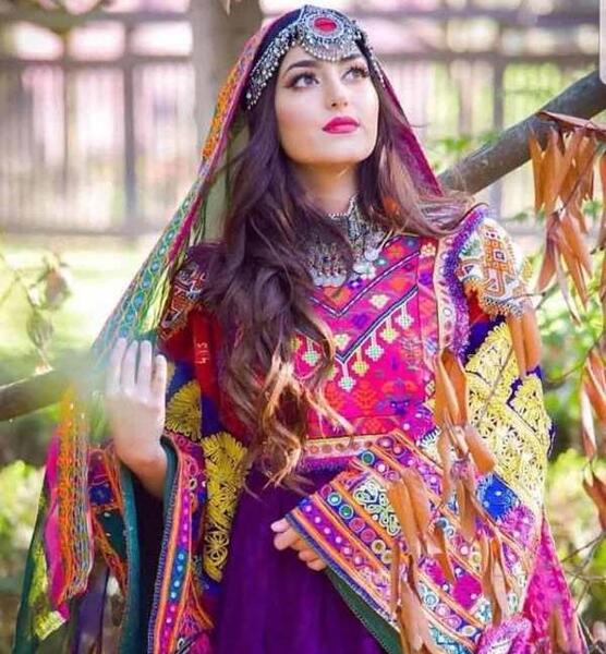 عکس دختر با لباس محلی افغانی