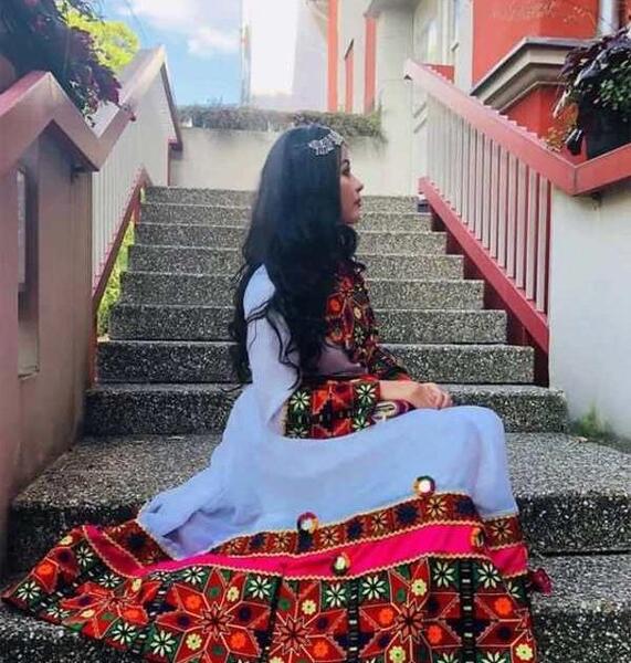 عکس دختر با لباس محلی افغانی