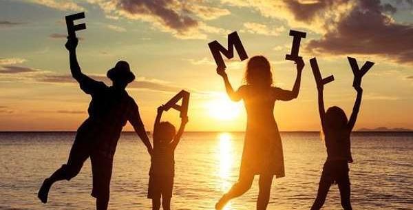 ژست عکس خانواده چهار نفره