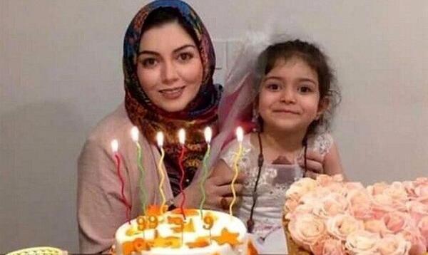 عکس شوهر آزاده نامداری در مراسم خاکسپاری