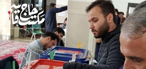 عکس حاج قاسم پای صندوق رای