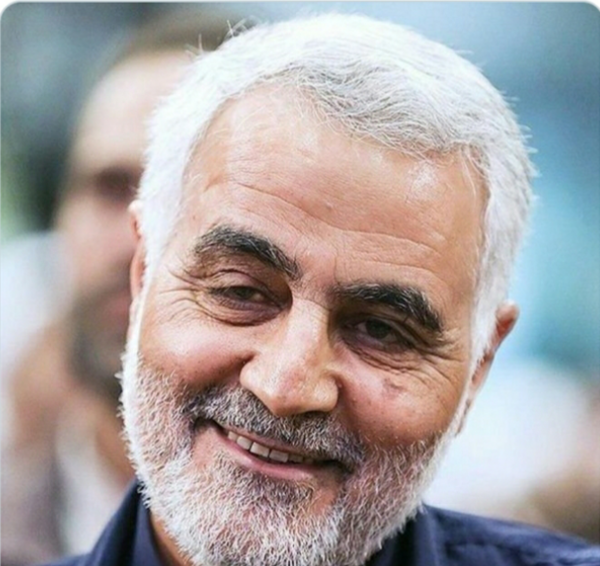 عکس حاج قاسم سلیمانی با فرزندان شهدا