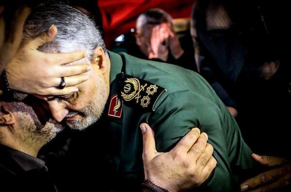 عکس حاج قاسم سلیمانی با فرزندان شهدا