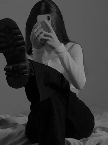 عکس پروفایل دخترونه شیک سیاه و سفید