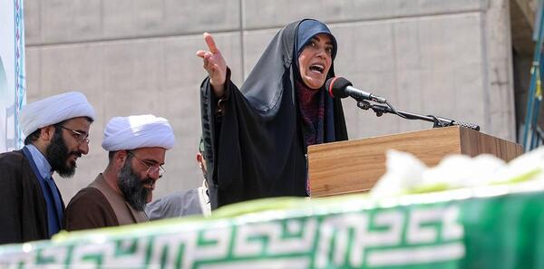 عکس مادر الهام چرخنده
