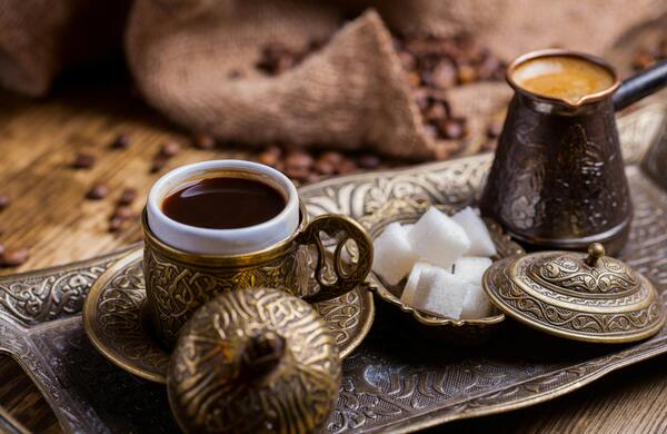 عکس دخترونه در حال قهوه خوردن
