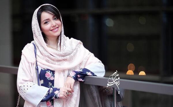 عکس نوشته نازنین بیاتی در مانکن