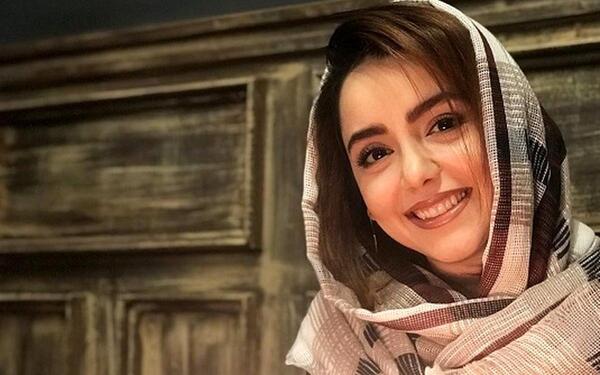 عکس نوشته نازنین بیاتی در مانکن