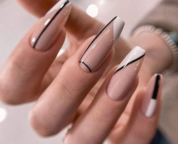 عکس مدل ناخن گلدونی فرنچ