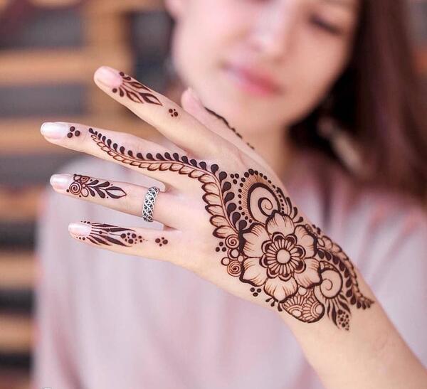 عکس دست عروس حنا