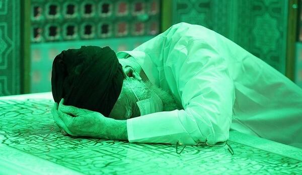 عکس غبارروبی حرم امام رضا
