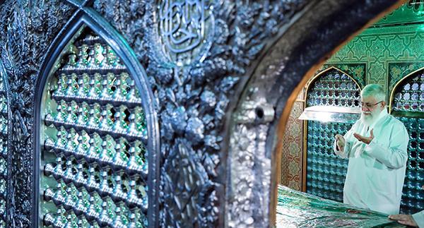 عکس غبارروبی حرم امام رضا