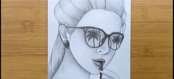 عکس نقاشی دختر عینکی
