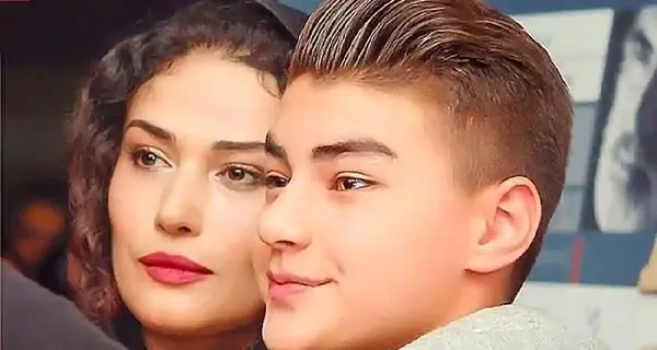 عکس حمیدرضا روحی و مادرش