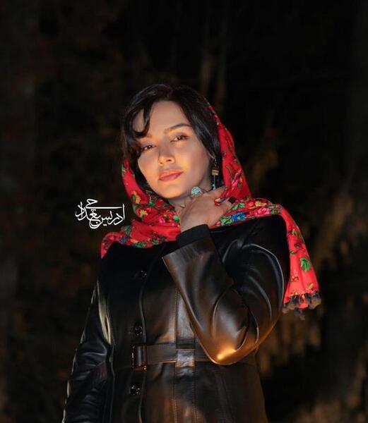 عکس ندا قاسمی و هدیه بازوند